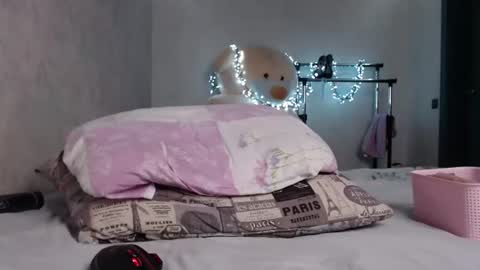 Snapshot of wow_blonde chatting on 07-12-26, 12:51 Lily online show from 07-12-26, 12:51