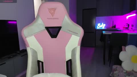 Snapshot of wowlovie666 chatting on 12-05-25, 04:03 Emi online show from 12-05-25, 04:03