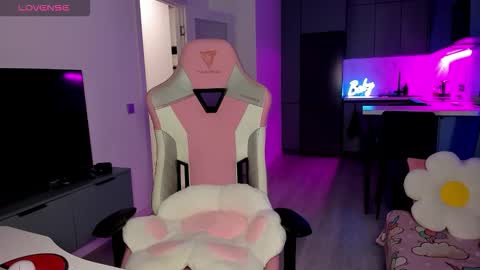 Snapshot of wowlovie666 chatting on 01-09-26, 05:04 Emi online show from 01-09-26, 05:04