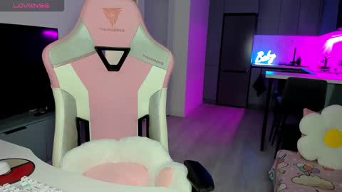 Snapshot of wowlovie666 chatting on 01-14-26, 05:07 Emi online show from 01-14-26, 05:07