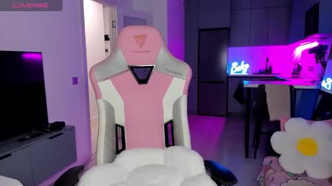 Snapshot of wowlovie666 chatting on 02-05-26, 03:00 Emi online show from 02-05-26, 03:00