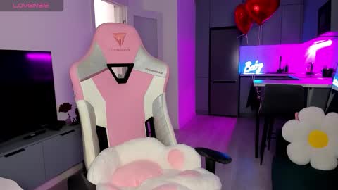 Snapshot of wowlovie666 chatting on 02-17-26, 04:09 Emi online show from 02-17-26, 04:09