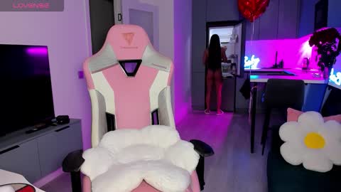 Snapshot of wowlovie666 chatting on 02-27-26, 04:12 Emi online show from 02-27-26, 04:12