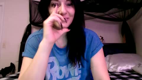 Snapshot of wrenleigh chatting on 06-20-26, 07:55 Crystal Lake online show from 06-20-26, 07:55