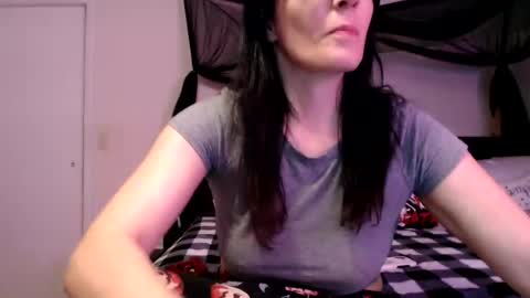 Snapshot of wrenleigh chatting on 06-22-26, 07:38 Crystal Lake online show from 06-22-26, 07:38