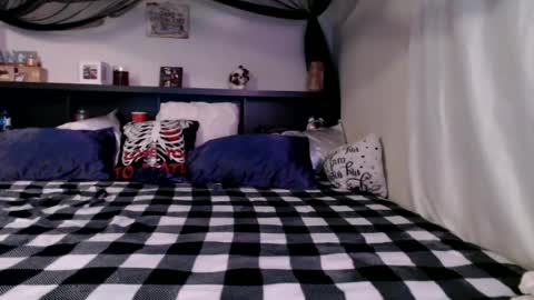 Snapshot of wrenleigh chatting on 07-15-26, 07:46 Crystal Lake online show from 07-15-26, 07:46