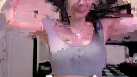 Snapshot of wrenleigh chatting on 07-17-26, 05:25 Crystal Lake online show from 07-17-26, 05:25