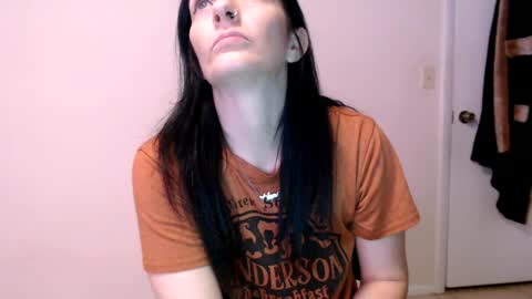 Snapshot of wrenleigh chatting on 07-21-26, 10:28 Crystal Lake online show from 07-21-26, 10:28