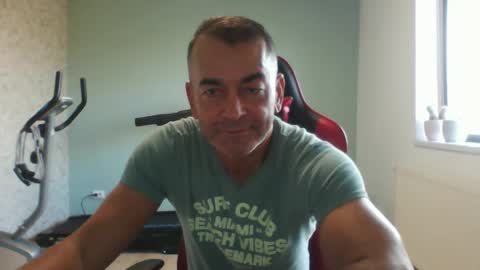 Snapshot of wxdj chatting on 10-12-25, 08:02 RealBoy online show from 10-12-25, 08:02