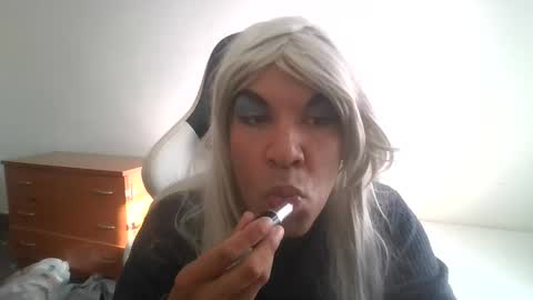 Snapshot of x225792i chatting on 09-23-25, 08:39 Xeranessa online show from 09-23-25, 08:39