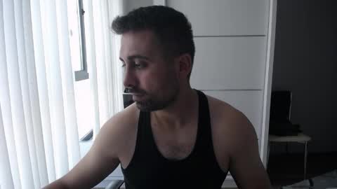 Snapshot of x_____0_____x chatting on 06-05-26, 09:59 Mr. Lonely online show from 06-05-26, 09:59