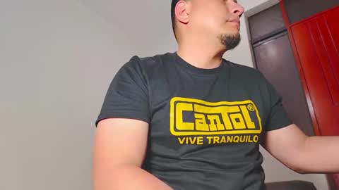 Snapshot of x___frank_hot chatting on 12-14-25, 02:00 x___frank_hot online show from 12-14-25, 02:00