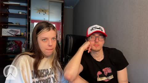 Snapshot of x_files_t chatting on 05-10-26, 06:29 Philipp and Este online show from 05-10-26, 06:29