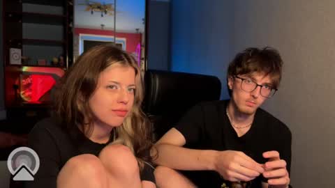 Snapshot of x_files_t chatting on 05-27-26, 01:57 Philipp and Este online show from 05-27-26, 01:57