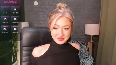 Snapshot of x_ketty_x chatting on 10-04-25, 06:22 Lera online show from 10-04-25, 06:22