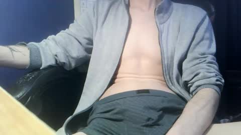 Snapshot of x_patri_x chatting on 10-25-25, 02:13 x_patri_x online show from 10-25-25, 02:13