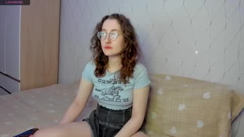 Snapshot of x_purr_agatha_x chatting on 02-09-26, 02:37 Agatha online show from 02-09-26, 02:37