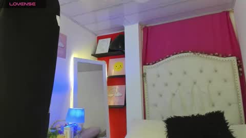 Snapshot of xaandergrey chatting on 11-25-25, 07:36 xaanderGrey online show from 11-25-25, 07:36