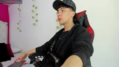 Snapshot of xaandergrey chatting on 12-13-25, 08:04 xaanderGrey online show from 12-13-25, 08:04