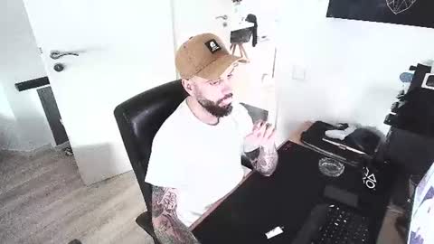 Snapshot of xamrelgneal chatting on 06-08-26, 04:40 xamrelgneal online show from 06-08-26, 04:40