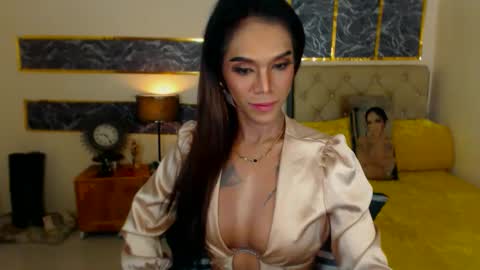Snapshot of xasianm0nstr0uscumx chatting on 12-20-24, 06:35 THALIA MOUNT online show from 12-20-24, 06:35