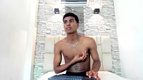 Snapshot of xavi_lee chatting on 12-18-25, 08:15 XAVI online show from 12-18-25, 08:15