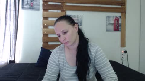 Snapshot of xbeachbabexx chatting on 11-17-25, 01:06 Kelly online show from 11-17-25, 01:06