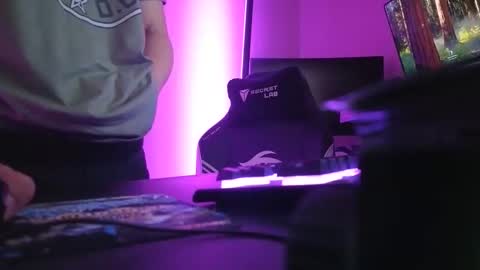 Snapshot of xburst chatting on 12-17-25, 05:13 xburst online show from 12-17-25, 05:13