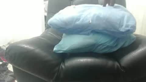 Snapshot of xdonvictor chatting on 03-11-25, 01:37 Victor online show from 03-11-25, 01:37