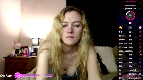 Snapshot of xelliee_rosex chatting on 01-19-25, 04:01 EllieeRose online show from 01-19-25, 04:01