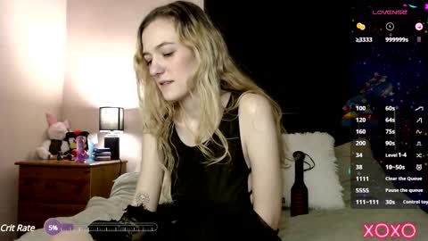 Snapshot of xelliee_rosex chatting on 02-11-25, 05:18 EllieeRose online show from 02-11-25, 05:18