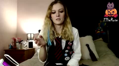 Snapshot of xelliee_rosex chatting on 10-11-25, 11:36 EllieeRose online show from 10-11-25, 11:36