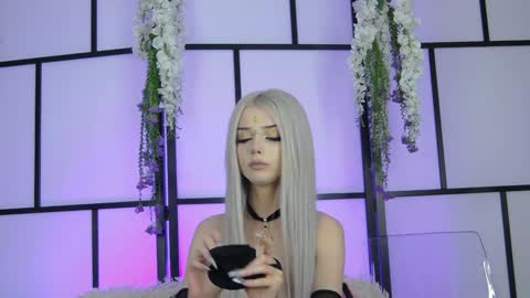 Snapshot of xenomy chatting on 12-17-25, 07:58 xenomy online show from 12-17-25, 07:58