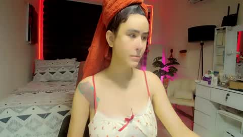 Snapshot of xhotcockcumts chatting on 06-28-26, 01:33 Barbie ann online show from 06-28-26, 01:33