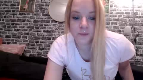 Snapshot of xhotmilf87x chatting on 02-16-26, 09:22 Milfi online show from 02-16-26, 09:22