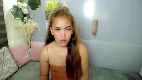 Snapshot of xhugejerkingtransx chatting on 03-10-25, 05:18 GWEN THOMPSON ....... online show from 03-10-25, 05:18