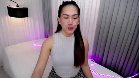 Snapshot of xhugejerkingtransx chatting on 09-10-25, 04:18 GWEN THOMPSON ....... online show from 09-10-25, 04:18