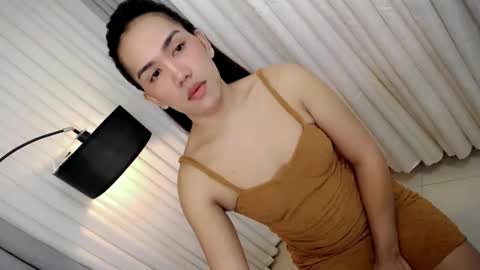 Snapshot of xhugejerkingtransx chatting on 11-11-25, 10:10 GWEN THOMPSON ....... online show from 11-11-25, 10:10