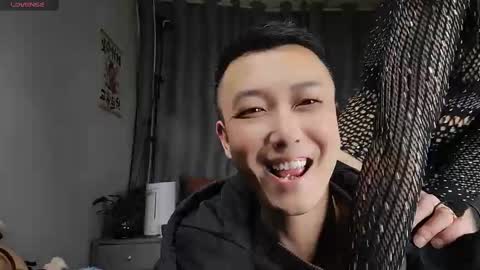 Snapshot of xiaohaitun669105 chatting on 03-10-25, 12:48 online show from 03-10-25, 12:48