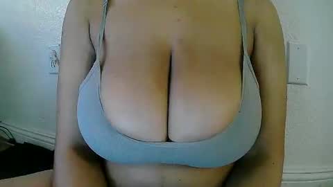 Snapshot of xiaoxiao2468 chatting on 01-13-26, 12:05 XiaoXiao online show from 01-13-26, 12:05