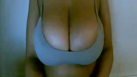 Snapshot of xiaoxiao2468 chatting on 02-22-26, 11:42 XiaoXiao online show from 02-22-26, 11:42