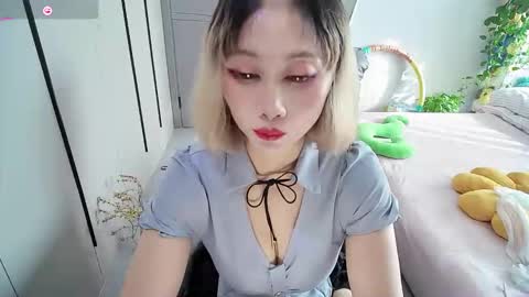 Snapshot of xiaoyu_cn chatting on 09-09-25, 12:43 xiaoyu online show from 09-09-25, 12:43