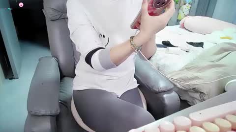 Snapshot of xiaoyu_cn chatting on 10-15-25, 11:21 xiaoyu online show from 10-15-25, 11:21