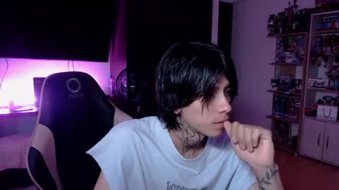 Snapshot of xice_boy chatting on 12-04-25, 12:14 xIce Boy online show from 12-04-25, 12:14