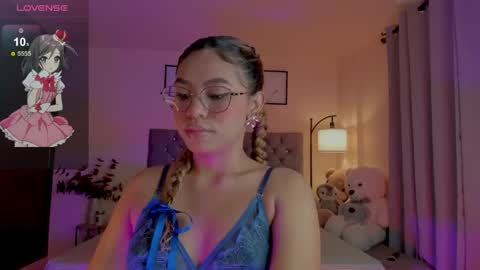 Snapshot of ximena_sotto1 chatting on 04-23-26, 09:17 camila online show from 04-23-26, 09:17