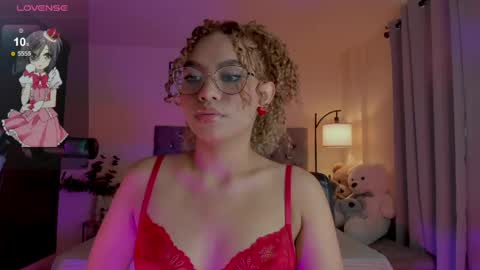 Snapshot of ximena_sotto1 chatting on 04-26-26, 06:27 camila online show from 04-26-26, 06:27