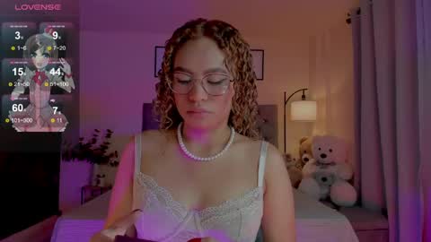 Snapshot of ximena_sotto1 chatting on 05-01-26, 06:12 camila online show from 05-01-26, 06:12
