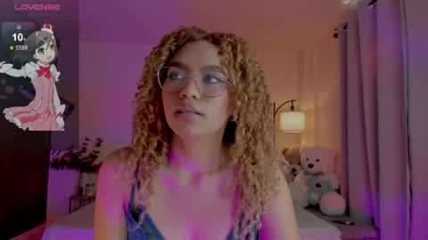 Snapshot of ximena_sotto1 chatting on 05-03-26, 06:58 camila online show from 05-03-26, 06:58