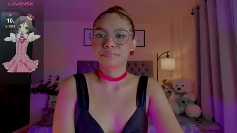 Snapshot of ximena_sotto1 chatting on 05-07-26, 08:25 camila online show from 05-07-26, 08:25