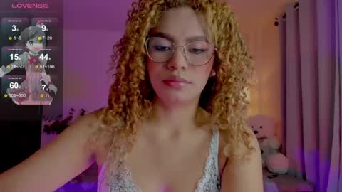 Snapshot of ximena_sotto1 chatting on 05-10-26, 06:13 camila online show from 05-10-26, 06:13